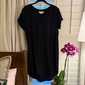 Cloth and Stone Black V-Neck Short Sleeve Tunic dress